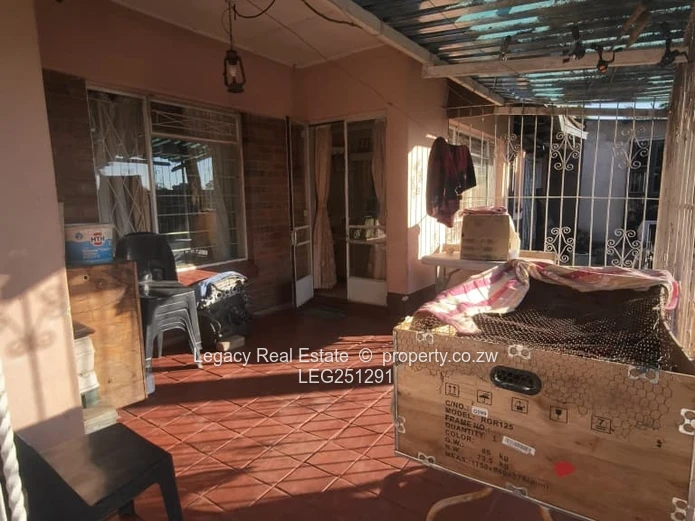 Logan Park 3-Bed Home with Rustic Bar & Borehole on 5689m²