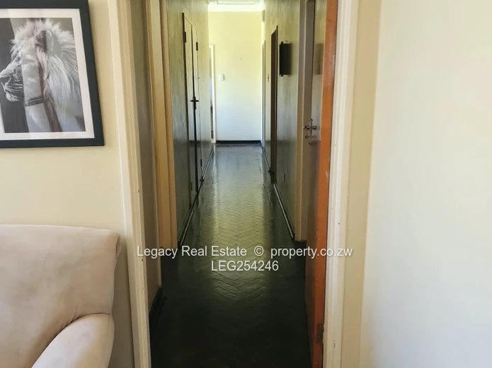 3-Bed Strathaven Rental: Veranda, Fireplace & Garden