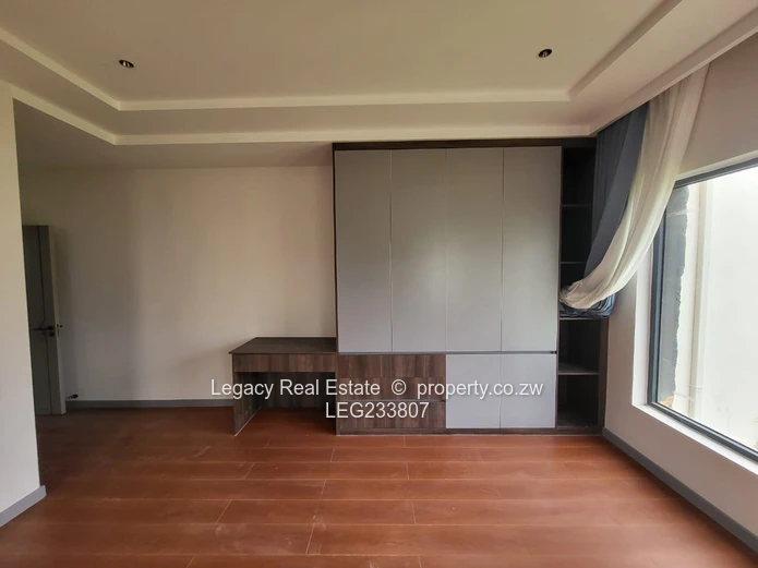 Exclusive High-End 5-Bedroom Residence in Pomona,Modern Luxury Living