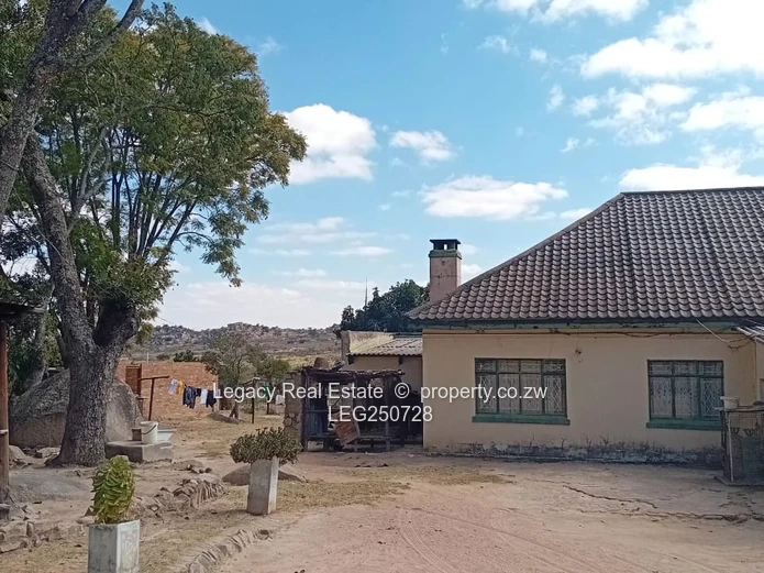 Gated 10.3ha Farm with Barn, Dam & Gravel Road - Marondera