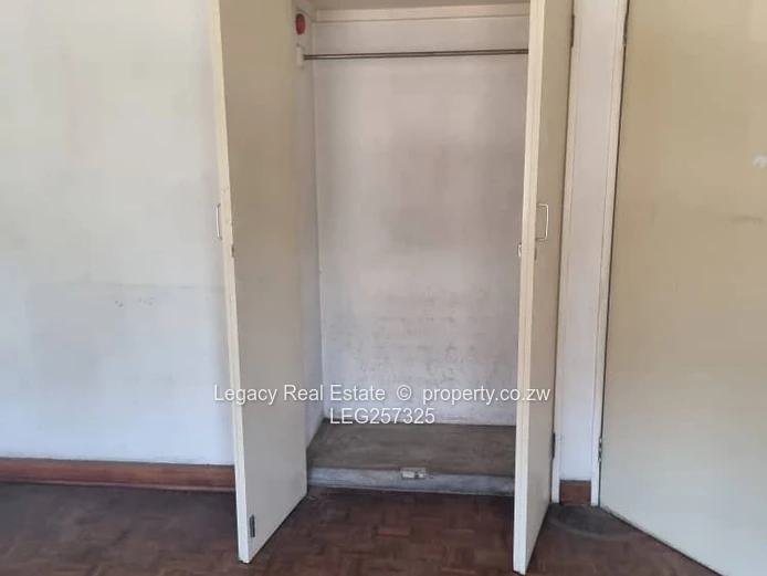 Avenues CBD 2-Bed Flat — Balcony, Parking & Fitted Kitchen