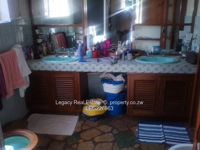 Spacious Hatfield Property with Main House, Guest Wing & Cottage
