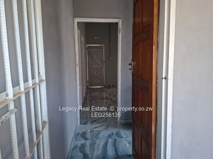 Chitungwiza 2-Bed Tiled House with Garden & Verandah