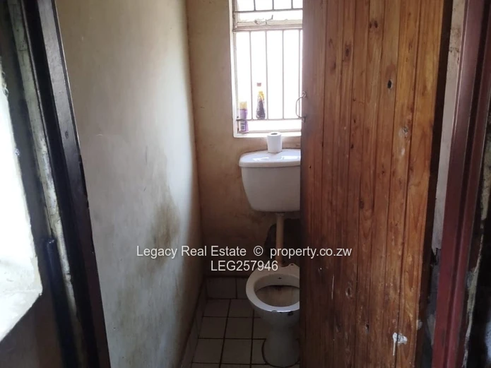 1,820 m² Walled Stand with a 5bedCottage, Westwood — Tarred Road, Water, ZESA & Sewer