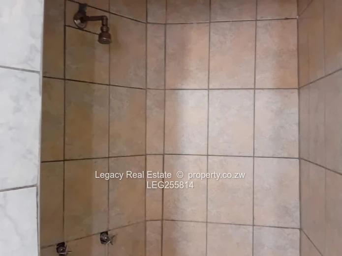 4-Bed Zimre Park House — Fitted Kitchen, Garden & Garage