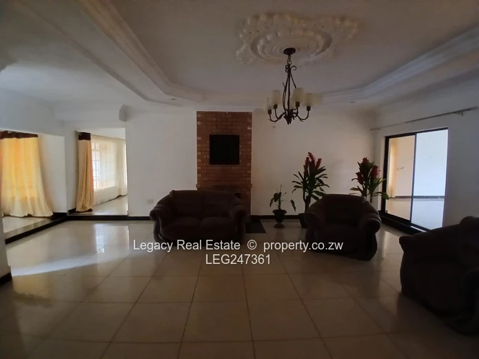 Glaudina Double Lounge Home With Boreholes And Solar