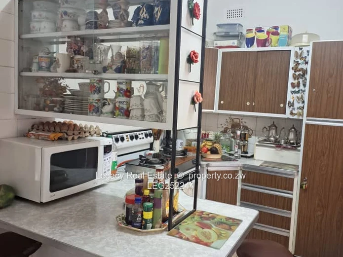 4-Bed Home with Borehole on 4000m² in Waterfalls