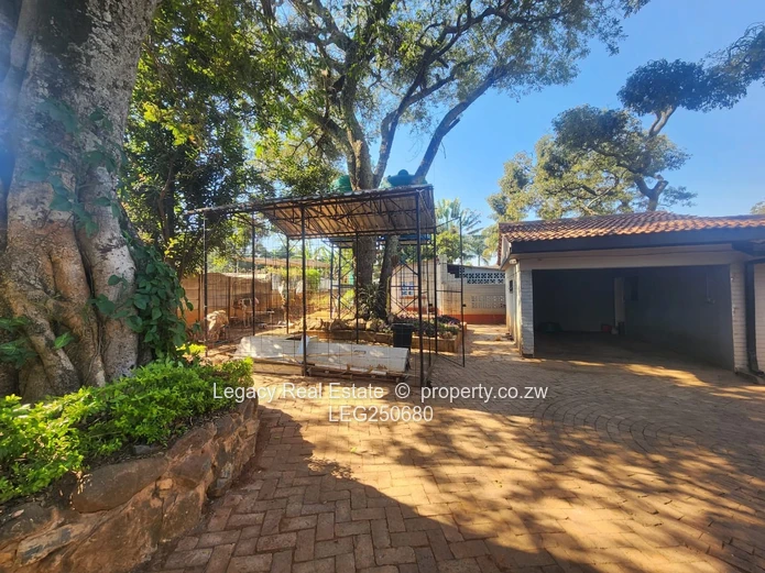 Upper Hillside 4BR — Walled Home with Main Rd Frontage