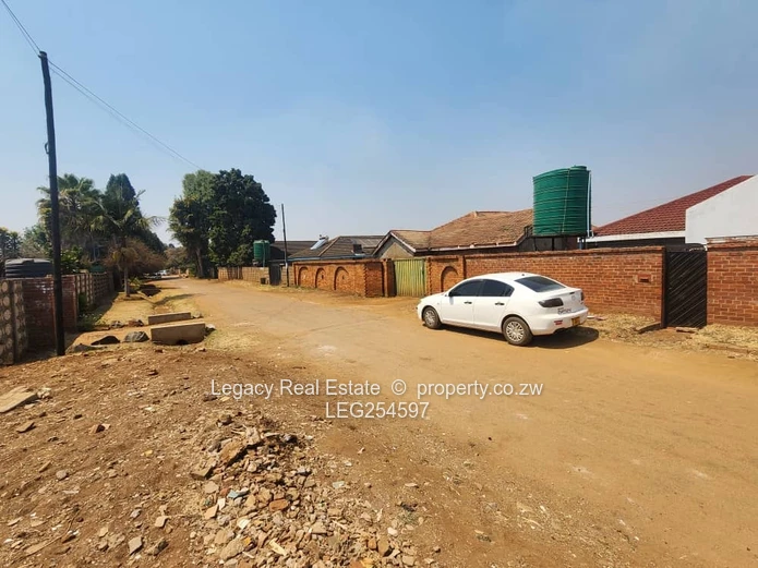 Spacious 3-Bed New Marlborough — Fitted Kitchen, Tiled Baths & Cottage (Sole Mandate)