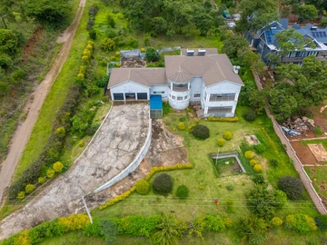6 Bedroom House