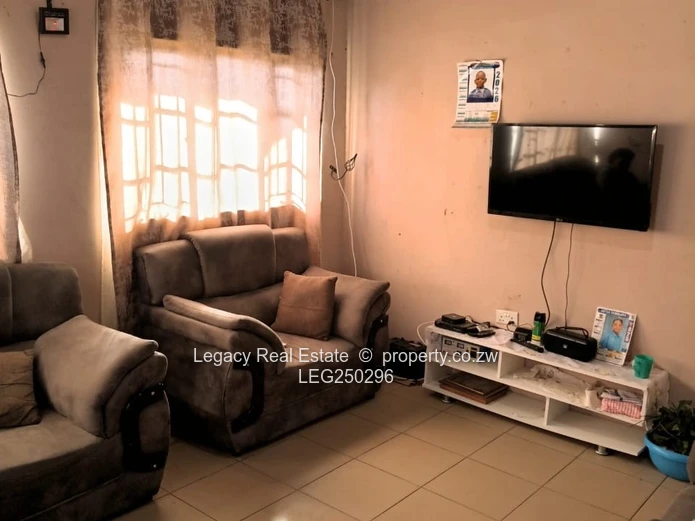 6-Bed, 1-Bath Home in Chitungwiza with Tiled Lounge