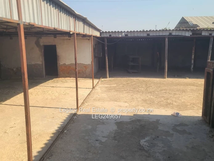 Chitungwiza Commercial Warehouse – Ideal For Manufacturing And Distribution