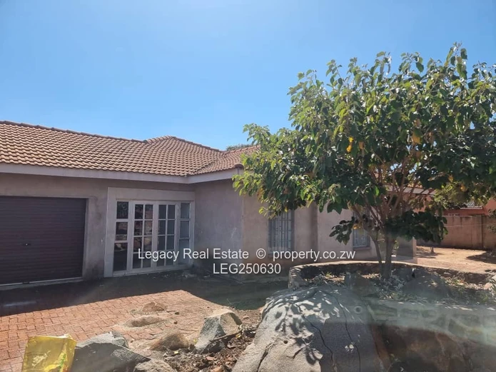 Spacious 5-Bed Westgate Home with Modern Kitchen & Borehole (Sole Mandate)