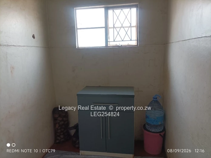Cozy 3-Bed Warren Park Home with Borehole & Verandah (Sole Mandate)