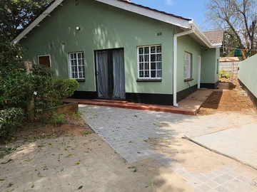 Charming 2-Bed Cottage with Borehole in Emerald Hill