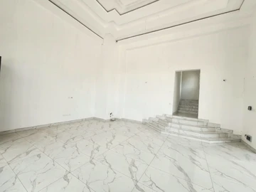 6 Bedroom House