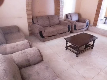 6 Bedroom House