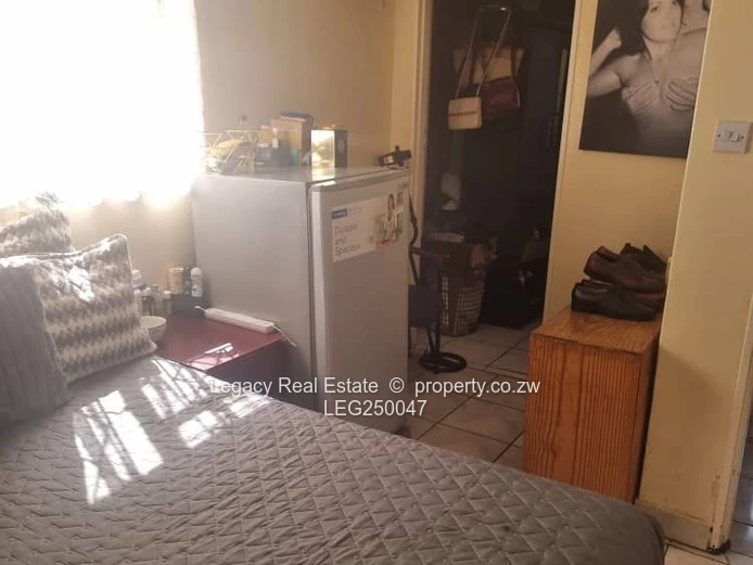 Sunny 2-Bed Cottage in Marlborough, Harare West — Borehole