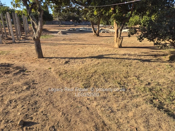 2000 m2 Prospect Stand with Existing House & Trees (Sole Mandate)