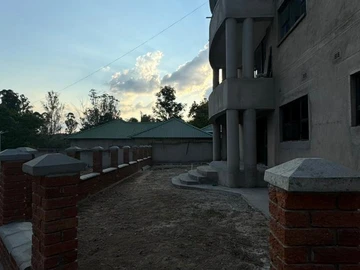 4 Bedroom Flat & Apartment