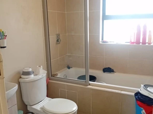2 Bedroom Flat & Apartment