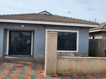 Modern 4-Bedroom Home in Aspindale Park, Harare West