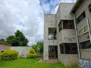 6 Bedroom House