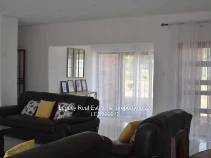  Grand Helensvale Living – Space, Style & Prime Location!