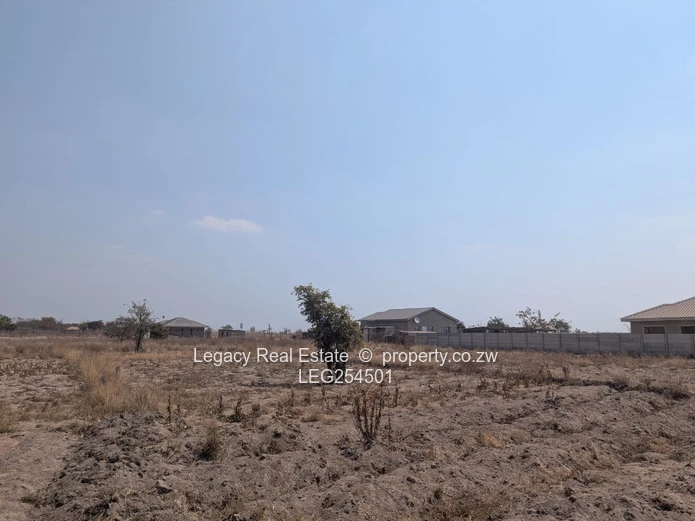 2100 sqm Norton stand — flat site with gravel access (Sole Mandate)