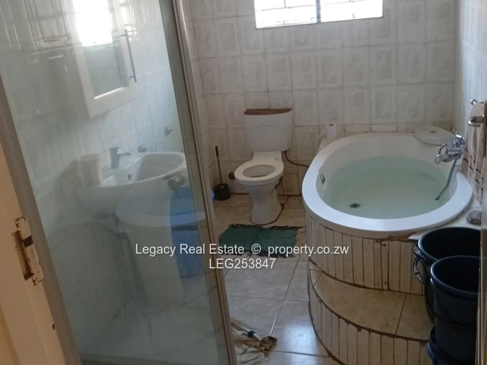 Granary Park 4-Bed Home with Borehole & Modern Kitchen