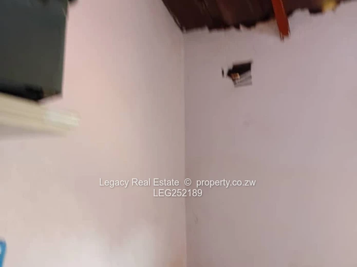4-Bed Glen View Home — Walled Yard, Verandah & Good ZESA