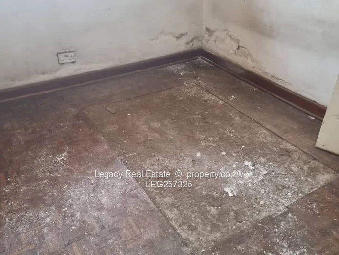 Avenues CBD 2-Bed Flat — Balcony, Parking & Fitted Kitchen