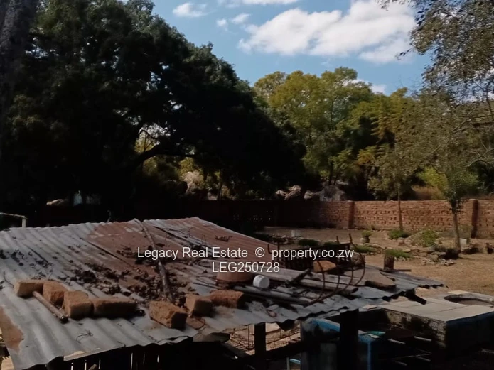 Gated 10.3ha Farm with Barn, Dam & Gravel Road - Marondera