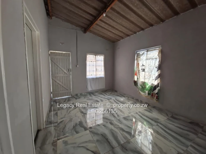 Chitungwiza 2-Bed Tiled House with Garden & Verandah