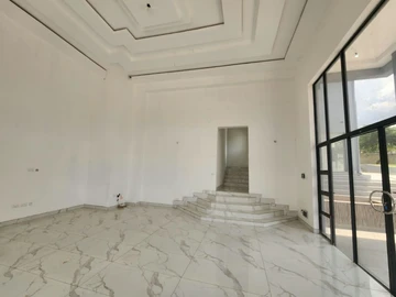 6 Bedroom House