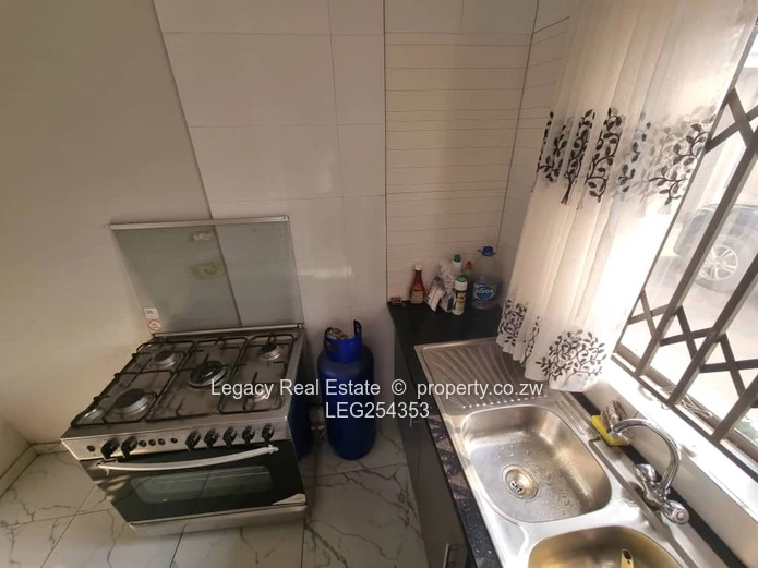 Modern 5BR/3BA in Sandton Park, Harare West — 1000m² + Borehole (Sole Mandate)