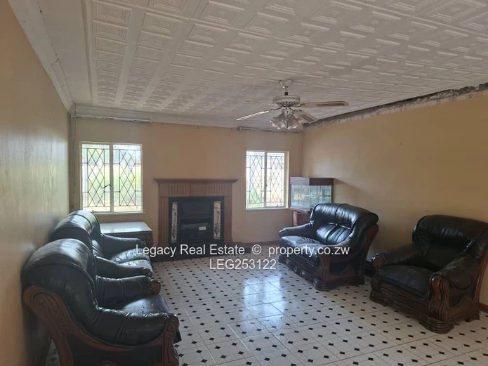 Avonlea 3-Bed Home with Pool & Large Paved Drive