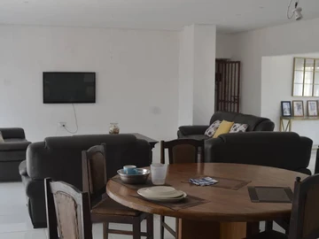 6 Bedroom House
