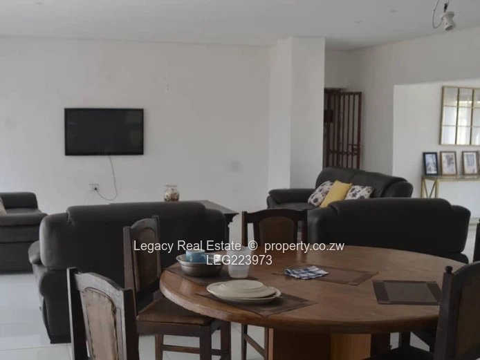  Grand Helensvale Living – Space, Style & Prime Location!
