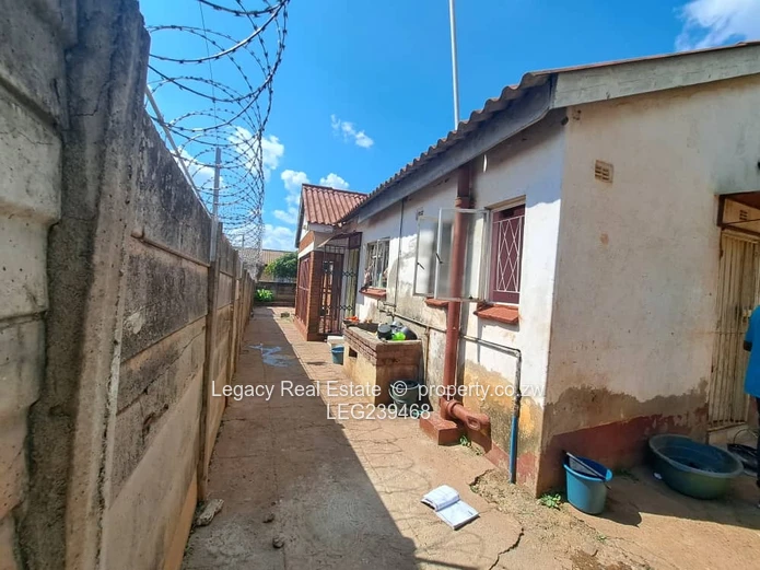 Dzivarasekwa Gunhill Family Home with ensuite & borehole (USD BANK TRANSFER ACCEPTED)