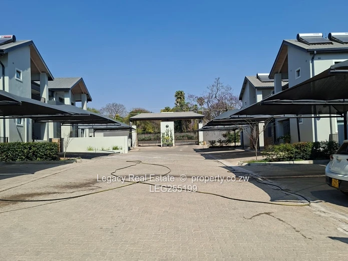 Stylish 3-Bed Garden Flat Greendale with Shade Carport & En-Suite