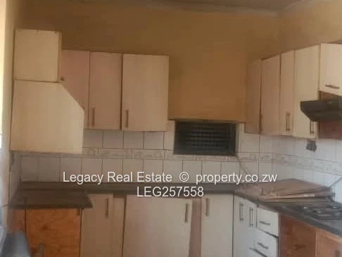 Westlea 5-Bed Home with Flatlet, Fitted Kitchen & Paved Yard
