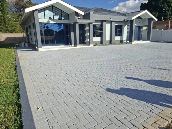 4 Bedroom Flat & Apartment