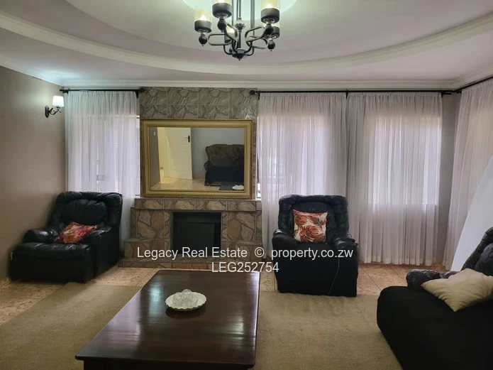 Strathaven 4-Bed Home 340m² - Pool, Borehole & Solar