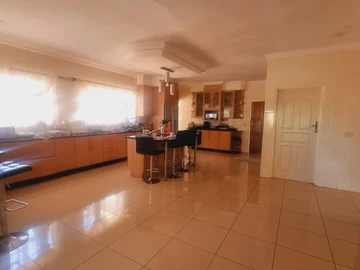 6 Bedroom House