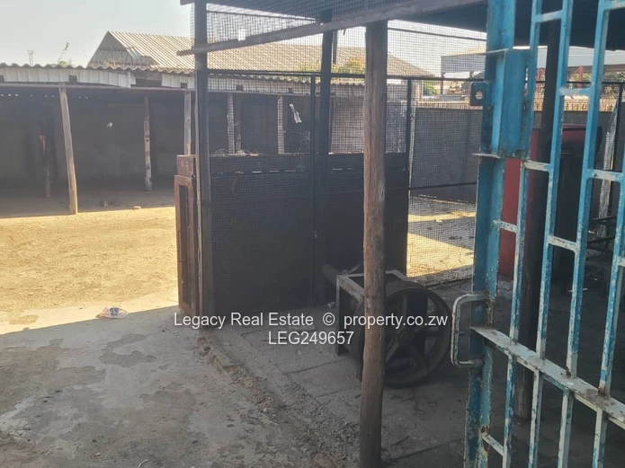 Chitungwiza Commercial Warehouse – Ideal For Manufacturing And Distribution