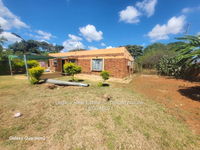 Incomplete 4 bedroomed House in Knowe on a 2000sqm land