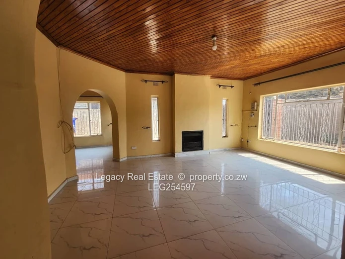 Spacious 3-Bed New Marlborough — Fitted Kitchen, Tiled Baths & Cottage (Sole Mandate)
