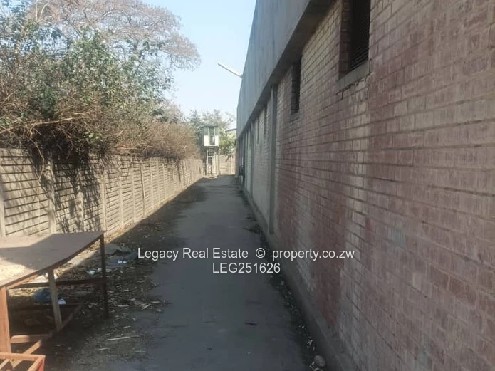 Willowvale 2.5ha Factory/Warehouse — Large Yard & Loading Bay (Sole Mandate)