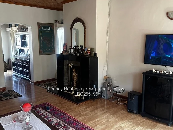 Greystone Park: 4-Bed on 4000m² with Double Garage